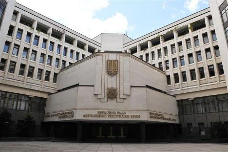 Неизвестные захватили здания парламента и правительства Крыма — Чубаров