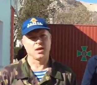 Кримчани і журналісти вимагають пояснень у російських військових (ВІДЕО)