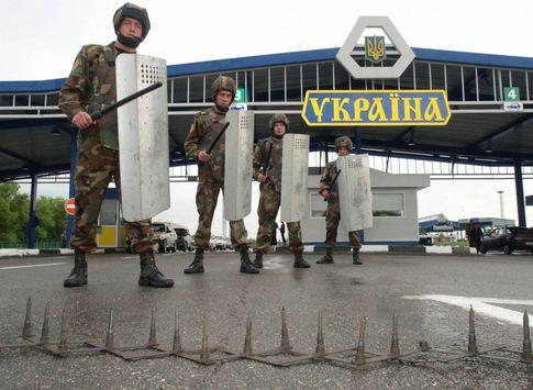 Пограничники не пропустили в Украину 3,5 тыс. россиян, еще 30 запретили въезд