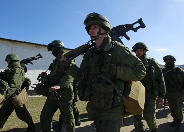 В Бахчисарае военные РФ захватили автобатальон, в Джанкое — развернули медпункт