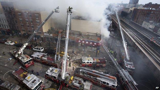Вибух будівель через витік газу в Нью-Йорку забрав життя шести людей (ФОТО)
