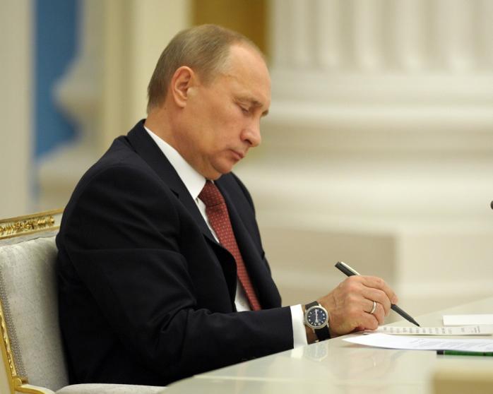 Путин подписал законы о принятии Крыма в состав РФ