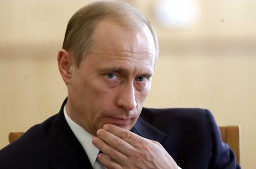Путин потребовал ускорить создание в Крыму и Севастополе российских органов власти