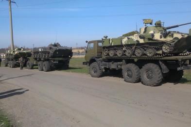 В Донецкой области активисты задерживают украинскую военную технику на пути к границе (ФОТО)