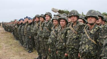 Із Криму на материкову Україну виїхали більше тисячі солдатів внутрішніх військ