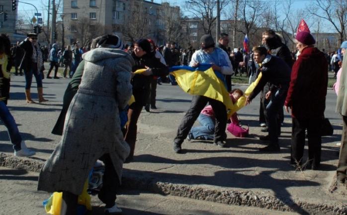 На Луганщині 6 людей постраждало в бійці прихильників і противників референдуму