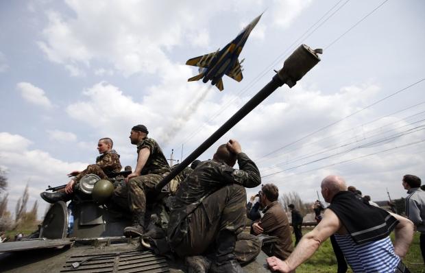Під Краматорськом заблокованих українських військових на бронетехніці роззброїли і змусили повернути назад