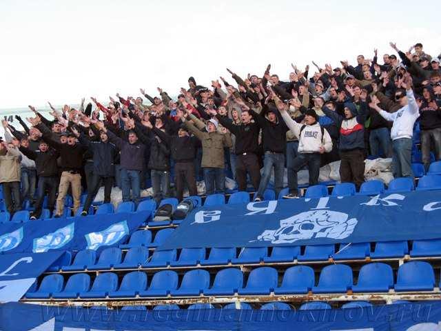 Російські футбольні фанати кричали «Слава Україні!» під час матчу (ВІДЕО)