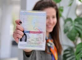 США начали выдавать украинцам десятилетние визы