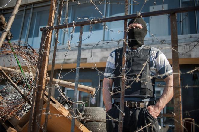 Террористам в Славянске заложники необходимы для торга — Сюмар