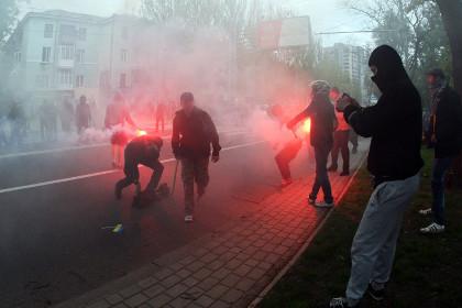 Тарута уволил двух силовиков из-за драки на митинге в Донецке 28 апреля