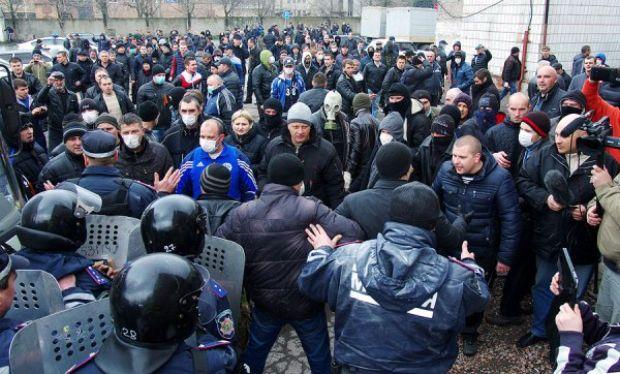МВД назвало количество захваченных исполкомов на Донбассе