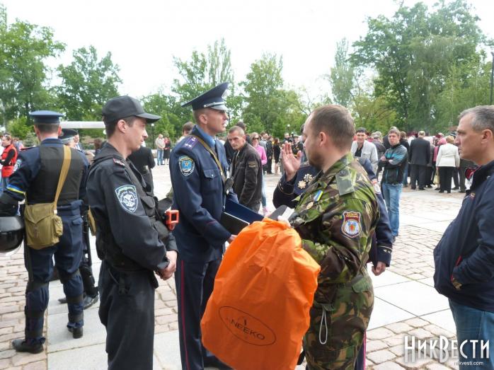 В Николаеве у митингующих милиция нашла кухонный топорик и ломик