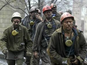 В Енакиево со вчерашнего дня не могут погасить пожар в шахте