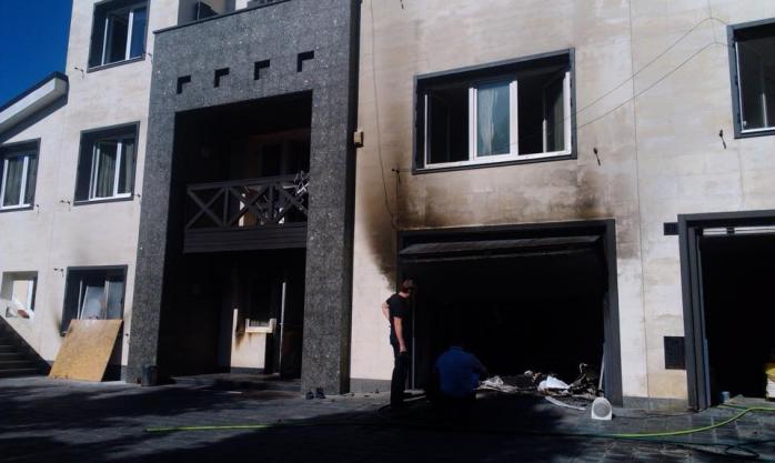 У Дніпропетровську спалили будинок Царьова (ФОТО)