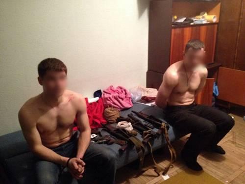 СБУ задержала в Киеве российских диверсантов со взрывчаткой и оружием (ФОТО)