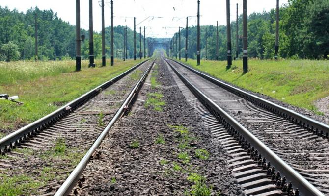 На Луганщине восстановили взорванный террористами участок железной дороги