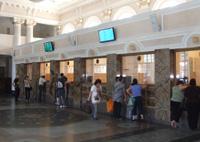 Вокзал у Донецьку закрив деякі зали, але продовжує працювати