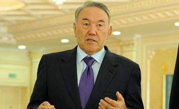 Назарбаев поздравил Порошенко с победой