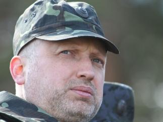 Турчинов доручив РНБО вивчити можливість введення воєнного стану в Донбасі