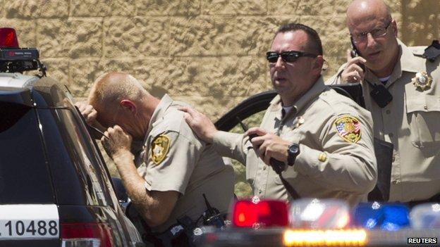 В Лас-Вегасе мужчина и женщина убили двоих полицейских и застрелились