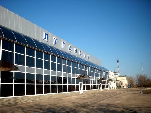 Бойовики на восьми вантажівках напали на луганський аеропорт