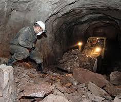 Взрыв на шахте в Донецкой области: спасатели ищут 9 горняков