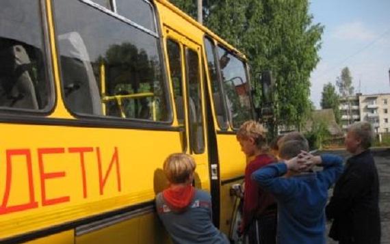 Террористы ДНР привезли детей из Снежного на границу с Россией