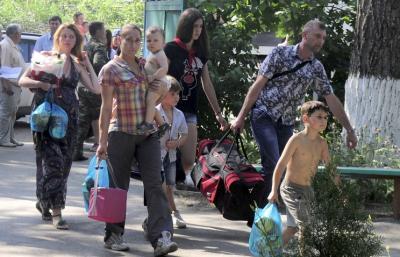 Силовики создают в Донбассе коридор для беженцев