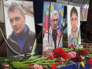 Правительство объявило выговор чиновникам за затягивание с выплатами семьям погибших на Майдане