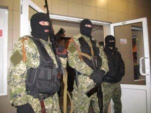 На Донеччині бойовики обстріляли селищну раду, на Луганщині — зайняли міськраду