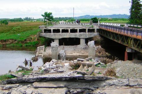 В Донецкой области взорвали автодорожный мост