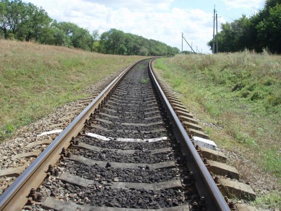 На Донецкой железной дороге восстановили движение на взорванном участке