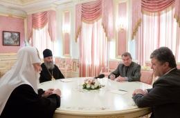 Порошенко призывает духовенство помочь осуществить мирный план в Донбассе