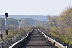 Луганские железнодорожники восстановили колеи на взорванном мосту