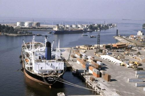 Украина закрывает крымские порты для международного судоходства