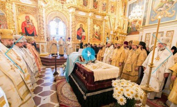 В Киеве проститься в митрополитом Владимиром пришли тысячи верующих (ВИДЕО)
