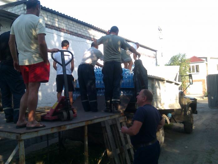 В Славянск привезли гуманитарную помощь (ФОТО)