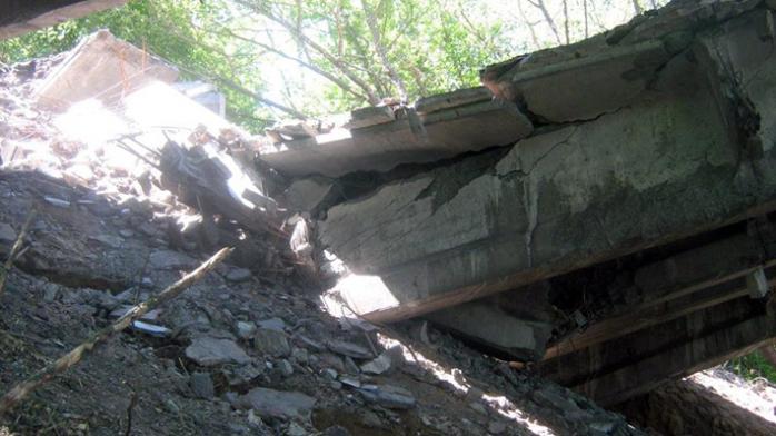 На Донетчине взорвали мост через Северский Донец (ФОТО)