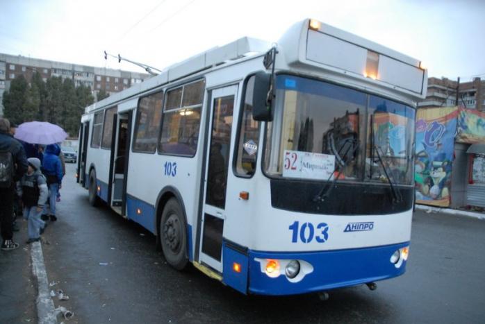 Снаряд повредил пять троллейбусов в Луганске