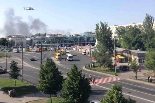 В Донецке из-за артобстрела загорелся рынок возле ж/д вокзала