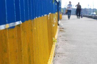 Все мосты в Киеве решили покрасить в цвета украинского флага