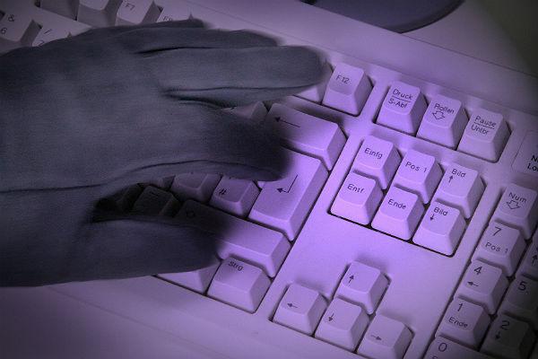 Хакеры заблокировали сайт Порошенко