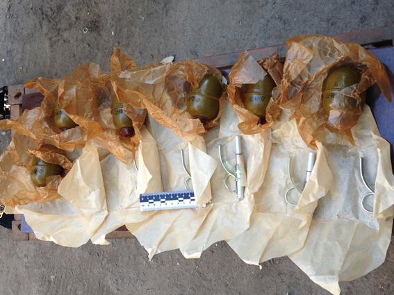 В Днепропетровске задержали военного, пытавшегося продать гранаты из зоны АТО (ФОТО)