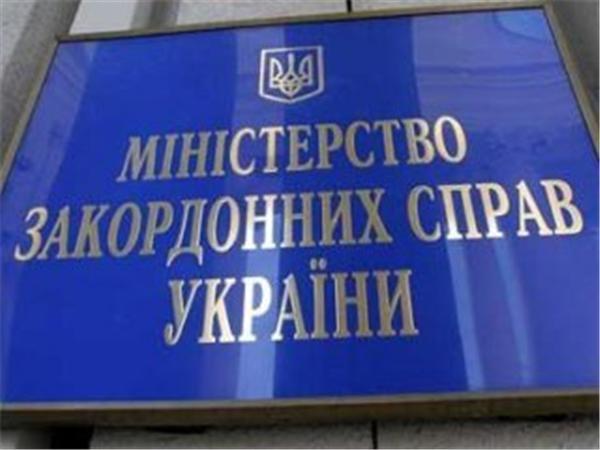 «Гуманітарний конвой» РФ може ускладнити ситуацію на Донбасі — МЗС