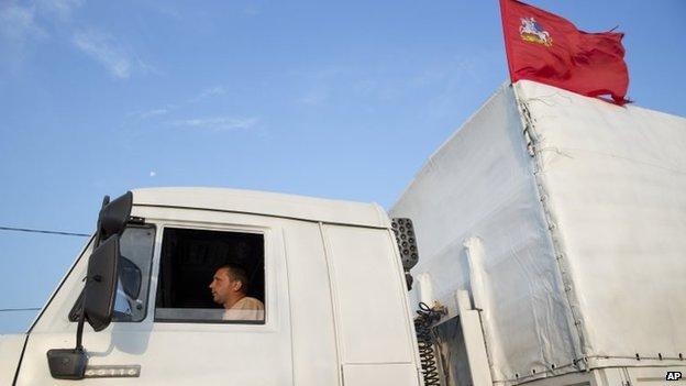 Гуманітарний конвой з Росії розділився: понад 100 вантажівок їде в напрямку Ростова