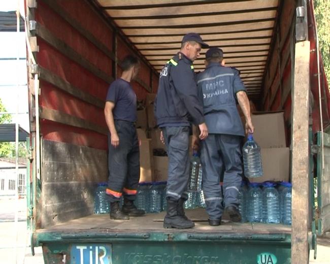 Украинские спасатели доставили на Донбасс 1200 т гуманитарной помощи (ФОТО)