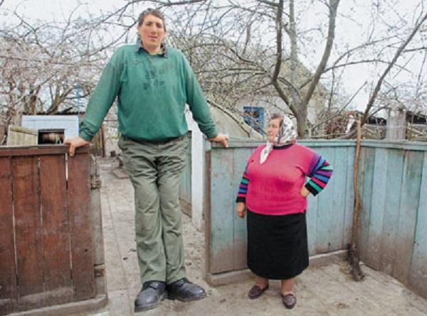 В Житомирской области умер самый высокий в мире человек
