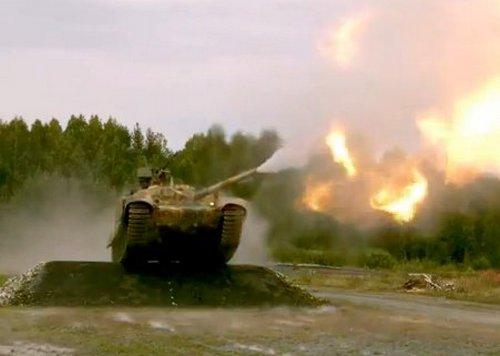 Российские наемники на бронетехнике заняли позиции возле Новоазовска и ведут обстрел