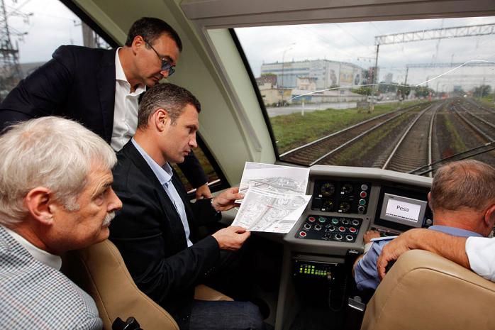 Кличко обіцяє замінити столичну електричку на наземне метро